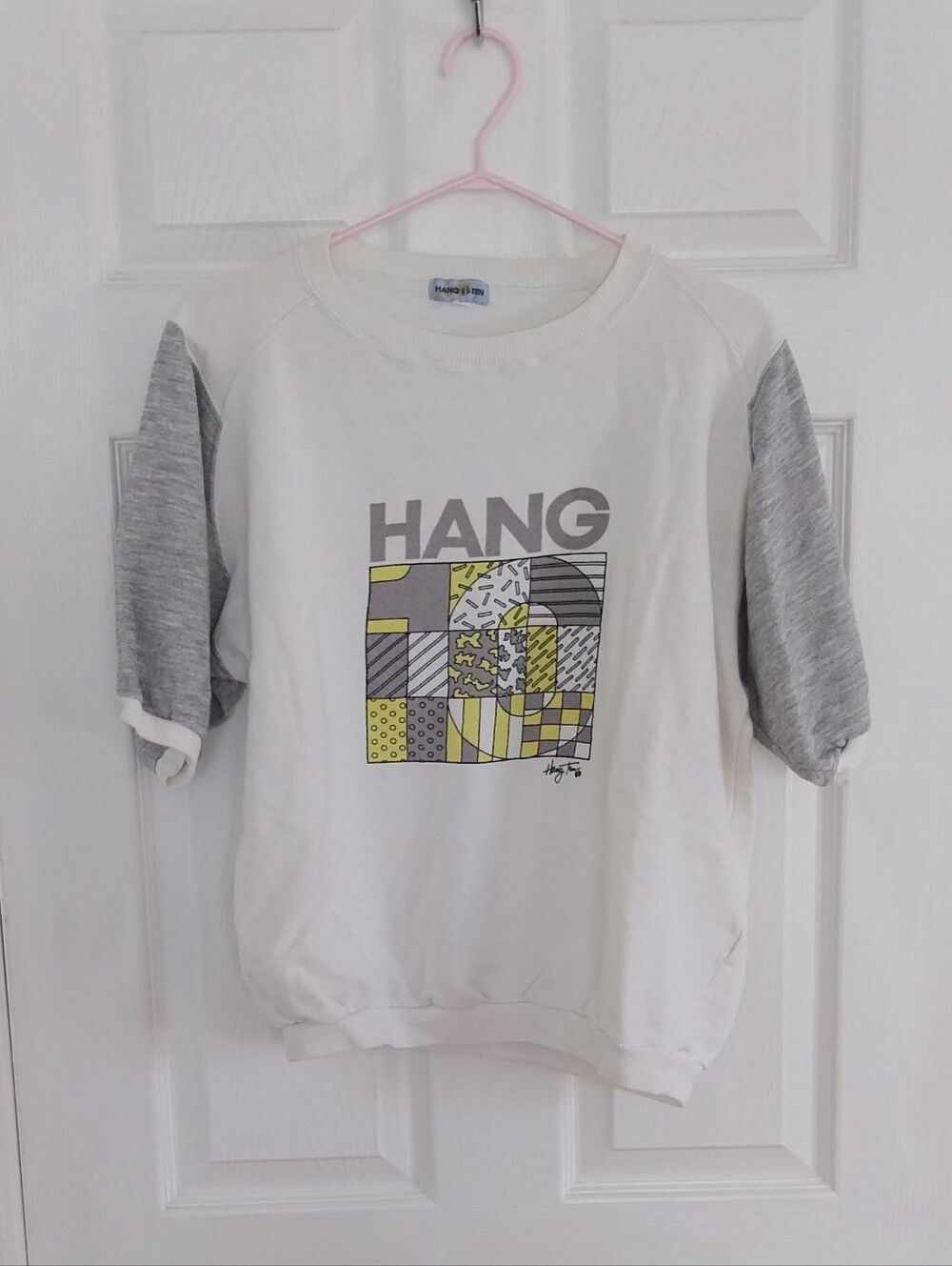 Hang Ten White & Gray Short-Sleeve Graphic Sweatshirt with Yellow Accent